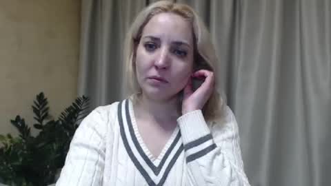 Snapshot of ohsweetmari chatting on 8, 2, 2025 Mari online show from 8, 2, 2025