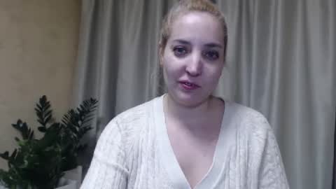 Snapshot of ohsweetmari chatting on 15, 2, 2025 Mari online show from 15, 2, 2025