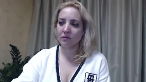 Snapshot of ohsweetmari chatting on 5, 3, 2025 Mari online show from 5, 3, 2025