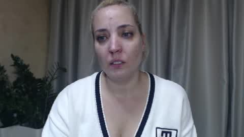 Snapshot of ohsweetmari chatting on 7, 10, 2025 Mari online show from 7, 10, 2025