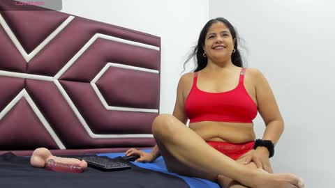 Olaia  online show from 14, 1, 2025