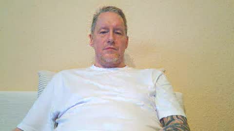 Snapshot of olavdelux chatting on 16, 12, 2025 olavdelux online show from 16, 12, 2025