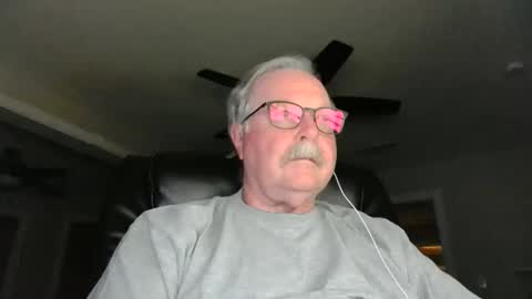 Snapshot of oldlakeguy chatting on 19, 12, 2024 OldLakeGuy online show from 19, 12, 2024