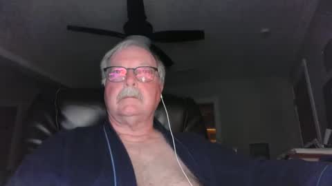 Snapshot of oldlakeguy chatting on 11, 3, 2025 OldLakeGuy online show from 11, 3, 2025