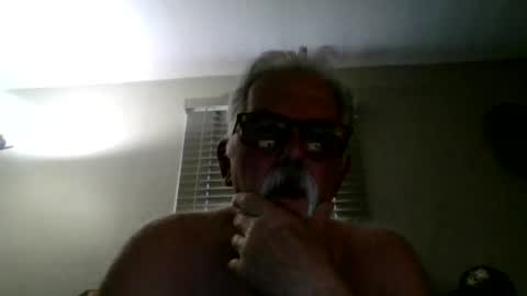 Snapshot of oldmiguy chatting on 21, 6, 2026 OldMIGUY online show from 21, 6, 2026