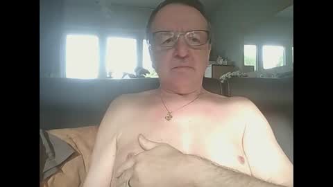 Snapshot of oldtimer160162493 chatting on 27, 4, 2026 oldtimer160162493 online show from 27, 4, 2026