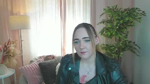 Snapshot of olessiaa_ chatting on 21, 4, 2026 Olesia online show from 21, 4, 2026