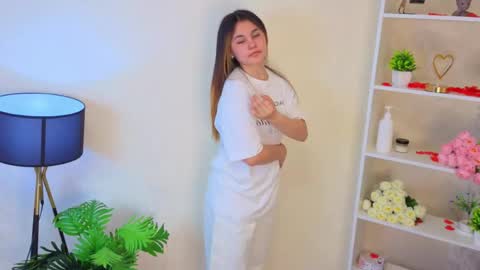 Snapshot of olivafling chatting on 24, 4, 2026 Lana online show from 24, 4, 2026