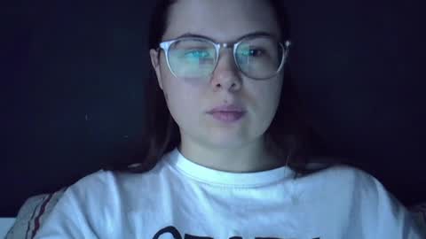 Snapshot of olivepeach chatting on 27, 6, 2026 Oil online show from 27, 6, 2026