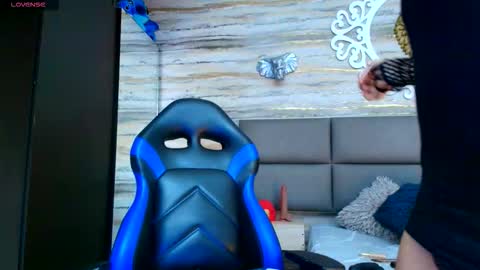 Oliver  online show from 28, 11, 2025