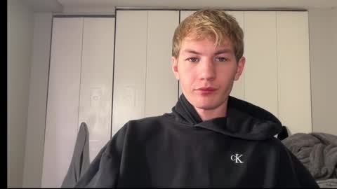 Snapshot of oliver_beck chatting on 14, 12, 2024 Oliver Beck online show from 14, 12, 2024