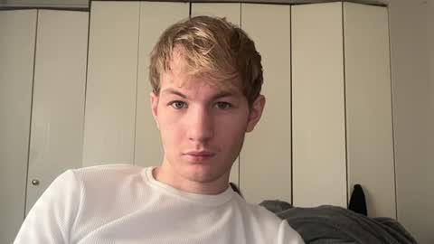 Snapshot of oliver_beck chatting on 20, 12, 2024 Oliver Beck online show from 20, 12, 2024