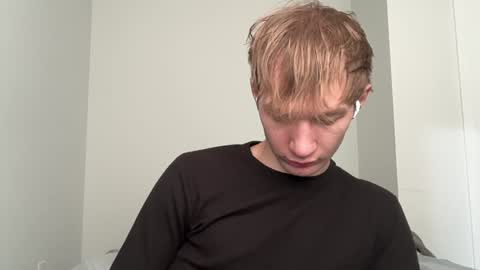 Snapshot of oliver_beck chatting on 5, 1, 2025 Oliver Beck online show from 5, 1, 2025