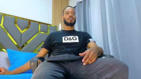 Snapshot of oliver_bigblack_cock chatting on 30, 4, 2026 Oliver online show from 30, 4, 2026