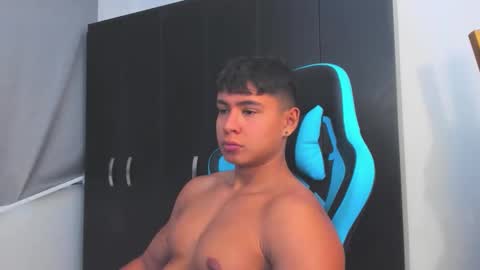 Snapshot of oliver_bray chatting on 22, 12, 2025 Oliver bray online show from 22, 12, 2025