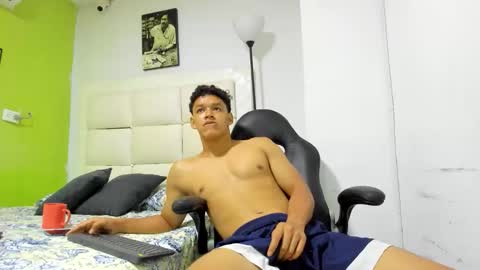 Snapshot of oliver_evans_19 chatting on 21, 4, 2026 O L I V E R online show from 21, 4, 2026