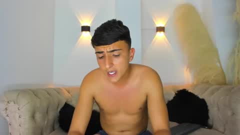 Snapshot of oliver_kooper chatting on 18, 12, 2024 OLIVER online show from 18, 12, 2024