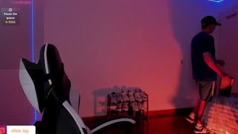 Snapshot of oliver_kyy chatting on 26, 4, 2026 oliveeer online show from 26, 4, 2026