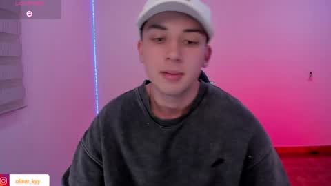 Snapshot of oliver_kyy chatting on 15, 5, 2026 oliveeer online show from 15, 5, 2026