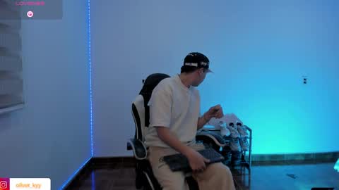Snapshot of oliver_kyy chatting on 19, 5, 2026 oliveeer online show from 19, 5, 2026