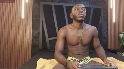 Snapshot of oliver_laurent_ chatting on 7, 4, 2026 OLIVER LAURENT online show from 7, 4, 2026