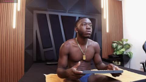 Snapshot of oliver_laurent_ chatting on 9, 4, 2026 OLIVER LAURENT online show from 9, 4, 2026