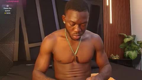 Snapshot of oliver_laurent_ chatting on 18, 4, 2026 OLIVER LAURENT online show from 18, 4, 2026