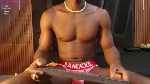 Snapshot of oliver_laurent_ chatting on 22, 4, 2026 OLIVER LAURENT online show from 22, 4, 2026