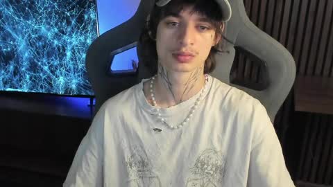 Snapshot of oliverrgroove chatting on 4, 4, 2026 oliverrgroove online show from 4, 4, 2026