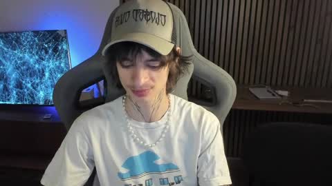 Snapshot of oliverrgroove chatting on 5, 4, 2026 oliverrgroove online show from 5, 4, 2026