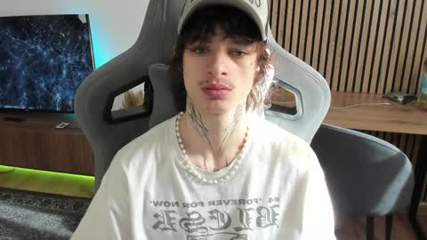 Snapshot of oliverrgroove chatting on 10, 4, 2026 oliverrgroove online show from 10, 4, 2026