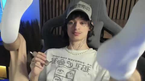 Snapshot of oliverrgroove chatting on 11, 4, 2026 oliverrgroove online show from 11, 4, 2026