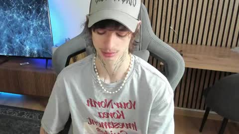 Snapshot of oliverrgroove chatting on 13, 4, 2026 oliverrgroove online show from 13, 4, 2026