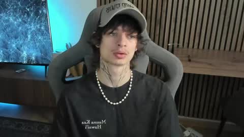 Snapshot of oliverrgroove chatting on 14, 4, 2026 oliverrgroove online show from 14, 4, 2026