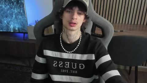 Snapshot of oliverrgroove chatting on 16, 4, 2026 oliverrgroove online show from 16, 4, 2026