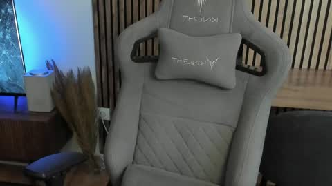 Snapshot of oliverrgroove chatting on 19, 4, 2026 oliverrgroove online show from 19, 4, 2026