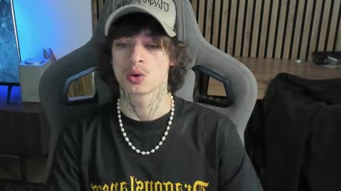 Snapshot of oliverrgroove chatting on 23, 4, 2026 oliverrgroove online show from 23, 4, 2026