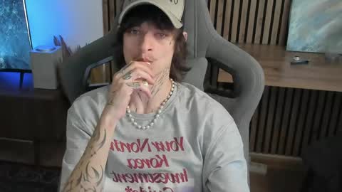 Snapshot of oliverrgroove chatting on 24, 4, 2026 oliverrgroove online show from 24, 4, 2026