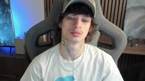 Snapshot of oliverrgroove chatting on 25, 4, 2026 oliverrgroove online show from 25, 4, 2026