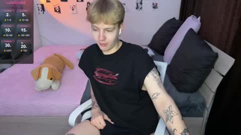 Snapshot of olivertasty chatting on 12, 9, 2025 oliver online show from 12, 9, 2025