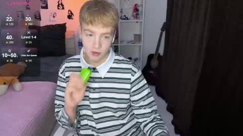 Snapshot of olivertasty chatting on 6, 10, 2025 oliver online show from 6, 10, 2025