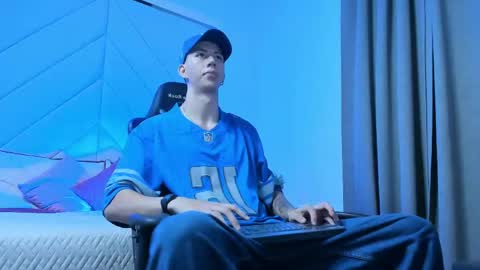 oliverthompson_01 online show from 18, 4, 2026