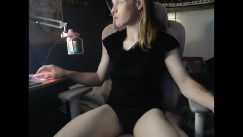 Snapshot of olivia661 chatting on 7, 4, 2026 StonerBratOlivia online show from 7, 4, 2026