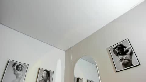 Snapshot of olivia_collisn chatting on 22, 4, 2026 Olivia Collins online show from 22, 4, 2026