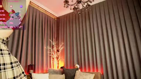 Snapshot of olivia_devis chatting on 24, 2, 2025 SaraConor online show from 24, 2, 2025