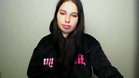 Snapshot of olivia_red_ chatting on 7, 10, 2025 Olivia online show from 7, 10, 2025
