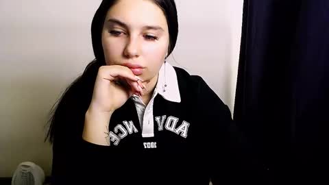 Snapshot of olivia_red_ chatting on 14, 10, 2025 Olivia online show from 14, 10, 2025