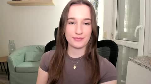 Snapshot of oliviaaa2003 chatting on 6, 3, 2025 Oliwiaa2004 online show from 6, 3, 2025