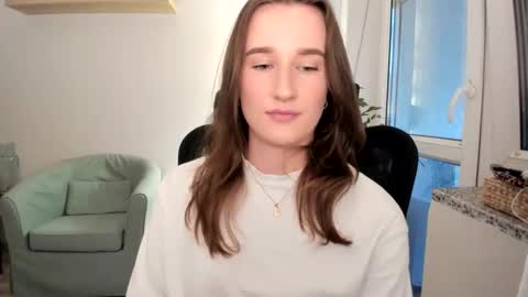 Snapshot of oliviaaa2003 chatting on 12, 9, 2025 Oliwiaa2004 online show from 12, 9, 2025