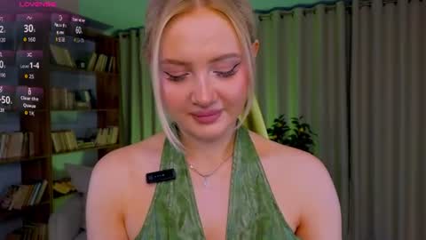 Snapshot of oliviabr0wn chatting on 9, 7, 2026 Olivia online show from 9, 7, 2026